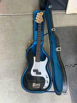 Fender Squire P-Bass Excellent Case