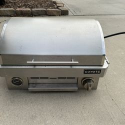 Coyote Portable Propane Tailgate Grill
