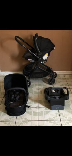 LIKE NEW EVENFLO PIVOT MODULAR TRAVEL SYSTEM CAR SEAT AND BASSINET 3 IN 1