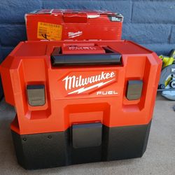 VACUUM MILWAUKEE M12 TOOL ONLY 