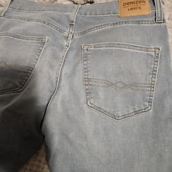 Levi's. Used.  32x30. J3ans.  Pick Up 