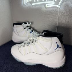 JORDAN 11 ( LEGENDS) SIZE 10.5 Men 
