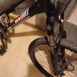 DOUBLE DISC  G T SINGLE SPEED MOUNTAIN BIKE 26 "  INCH Medium?