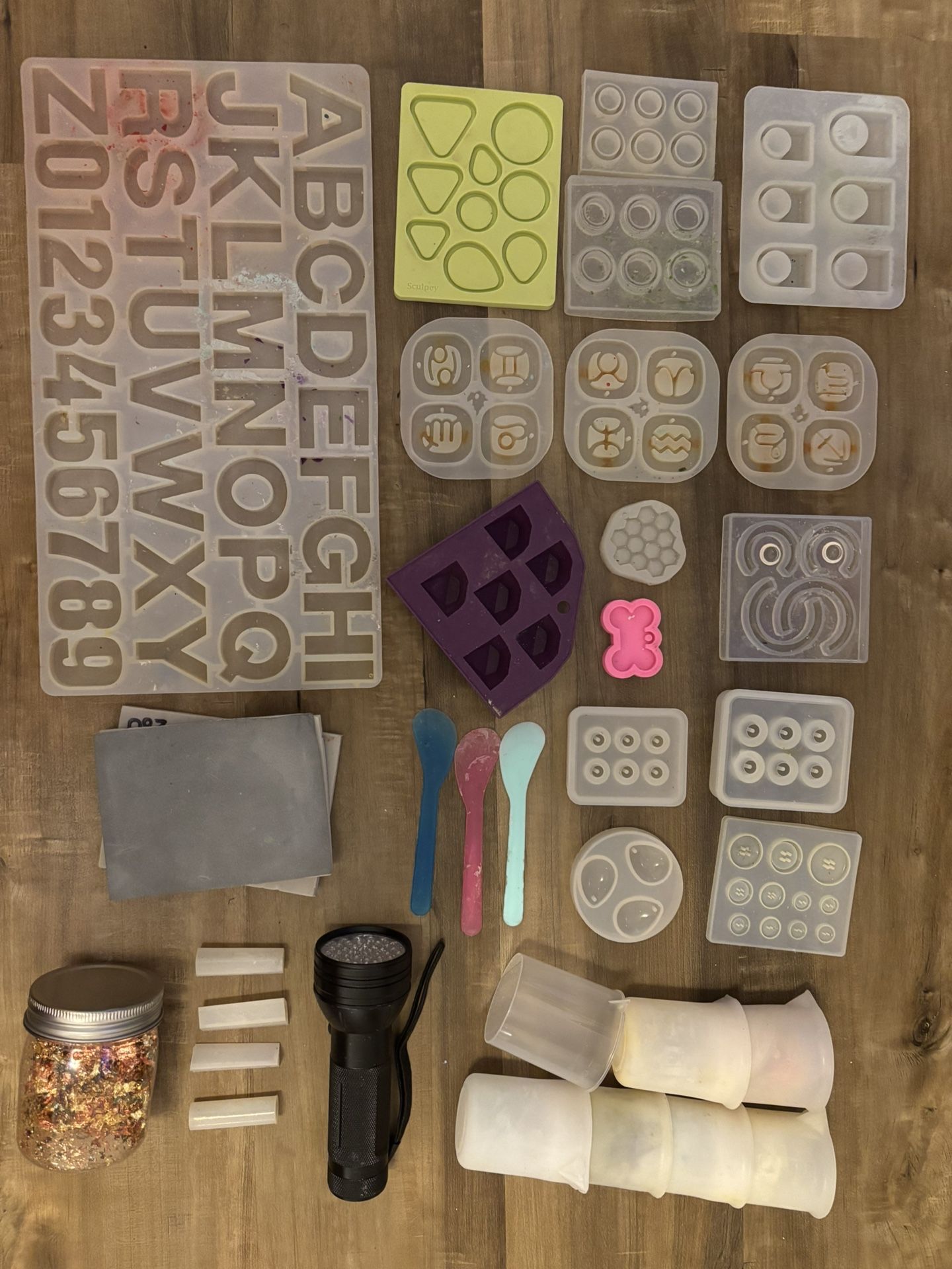 RESIN SILICONE MOLDS + TOOLS