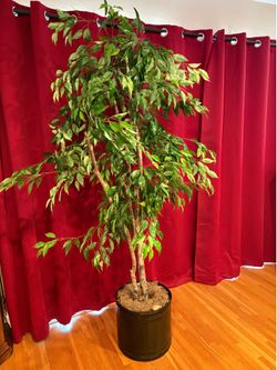 Decorative artificial 6 ft tree