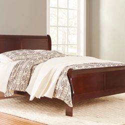 🛏 Queen Sleigh Bed – 63 x 85 x 47 | Ashley Furniture