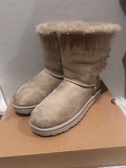 New Bailey Bow II Ugg Boots Size 5 MustardSeed