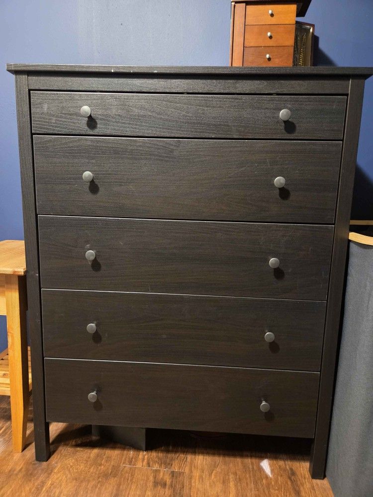 5 drawer dresser - black