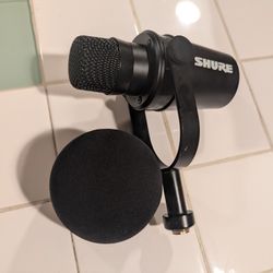 Shure MV7X Dynamic Broadcast Microphone - Black