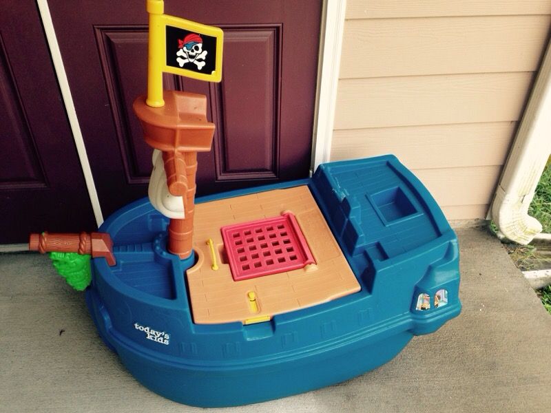 Today's Kids pirate ship toy box