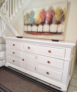 BROYHILL SOLID WOOD DRESSER EXCELLENT CONDITION DELIVERY AVAILABLE