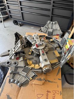 Millennium Falcon LEGO