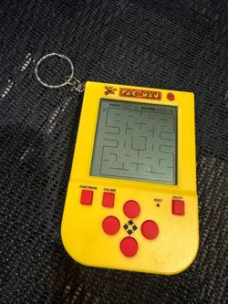 Nostalgic pac-man game keychain collectible. KEYCHAIN ONLY GAME NOT IN WORKING CONDITION