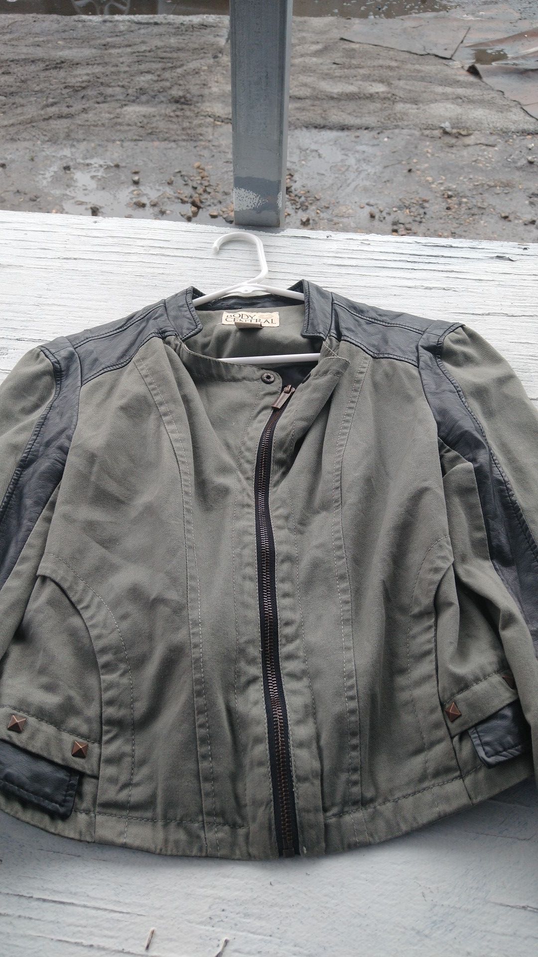Body central jacket