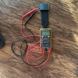 FLUKE 107 600v CAT 3 Multimeter 