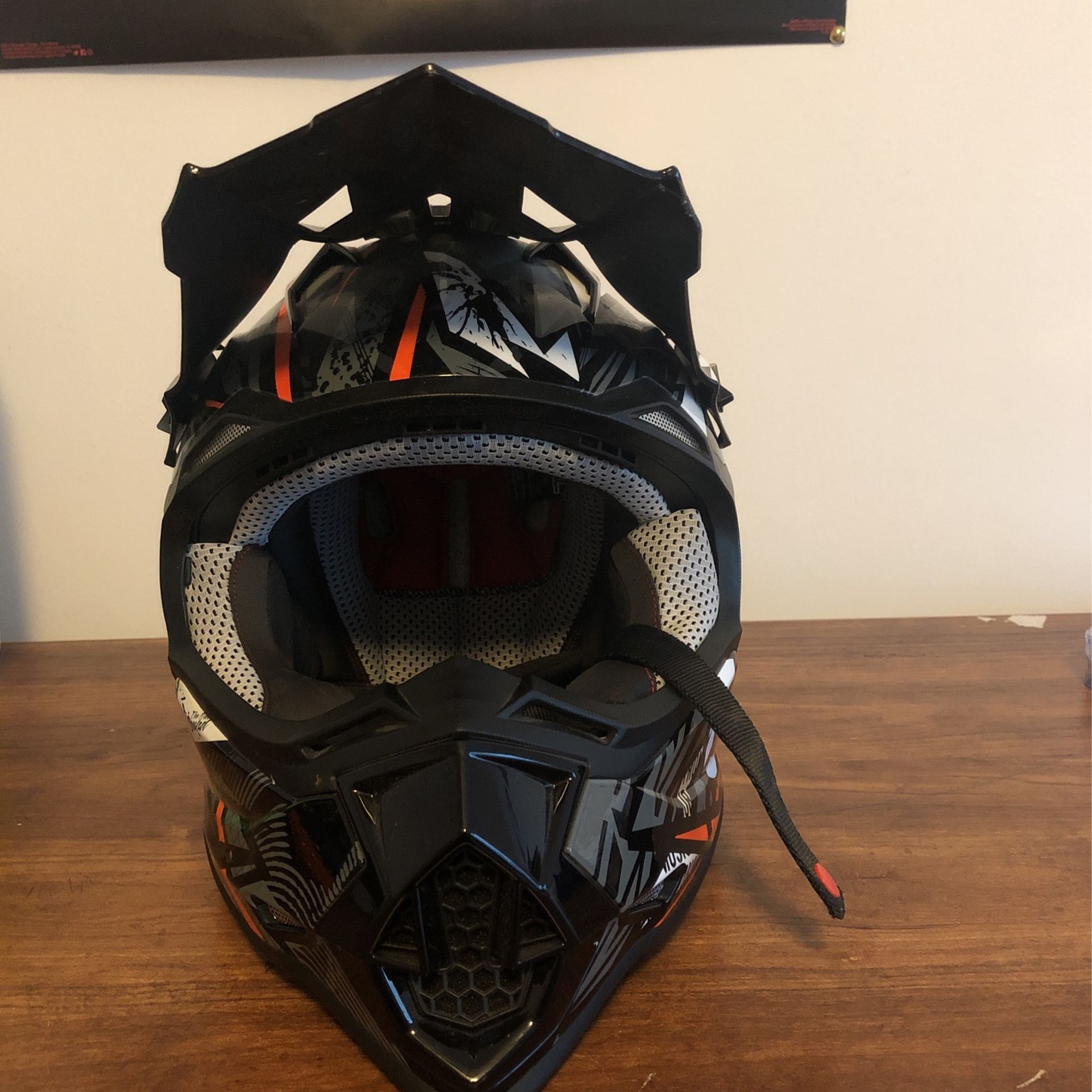 Selling My Full face Helmet. Made For Biking, Downhill, Motorcycling And Moto-Cross 