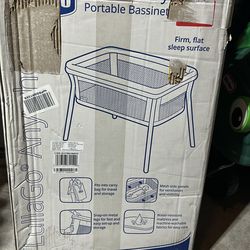 Chicco portable bassinet
