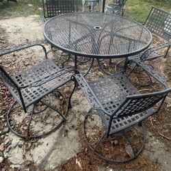 Wrought Iron Outdoor Patio Dinning Set Oval Table and 4 Rocker Chairs.