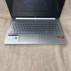HP 15-ef2013dx: 15,6”, AMD Ryzen 5 5500U, 12GB RAM, 256GB SSD, Win. 11