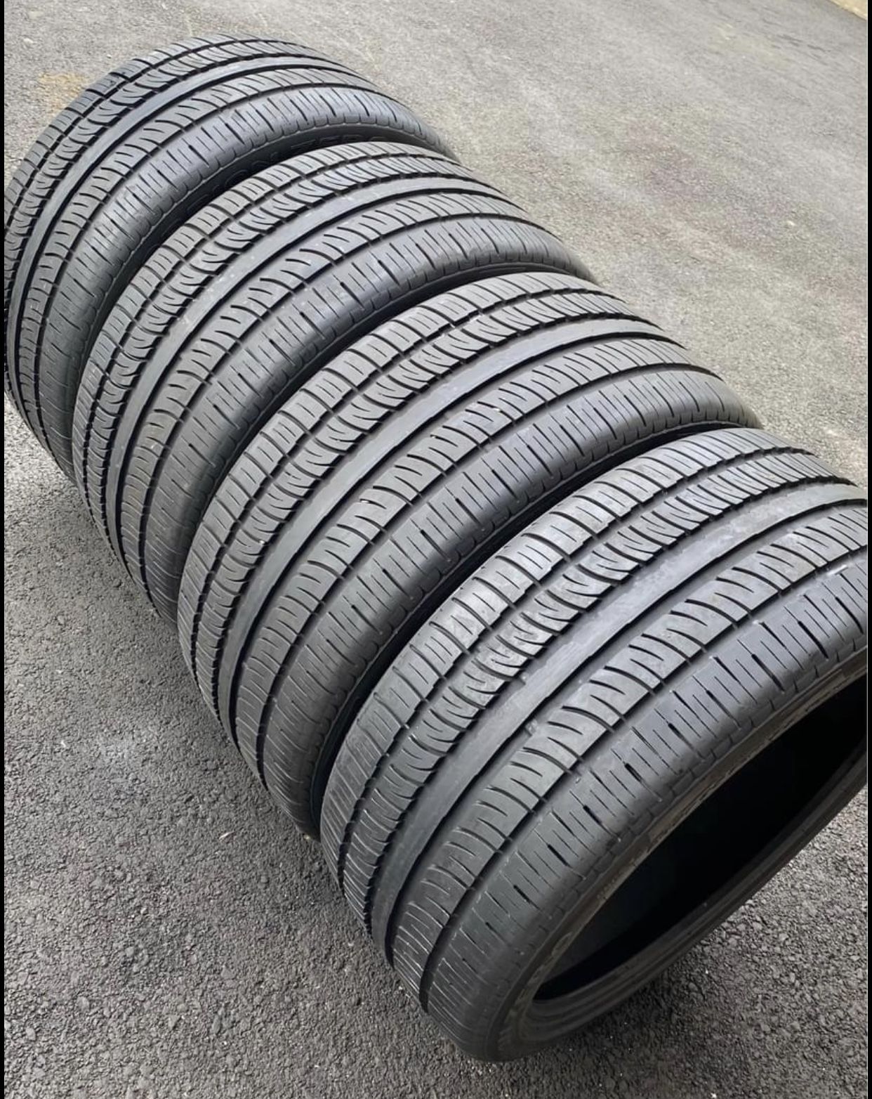 285 35 22 Pirelli 4 tires