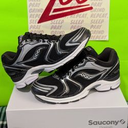 Saucony progrid triumph black 9M new
