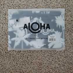 NWT Aloha Collection small pouch