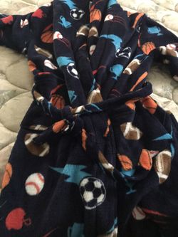 New sports robe size medium 8/10