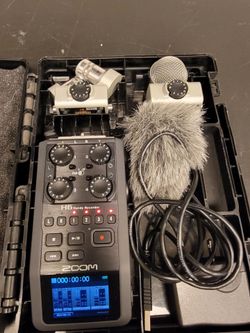 Zoom H6 recorder