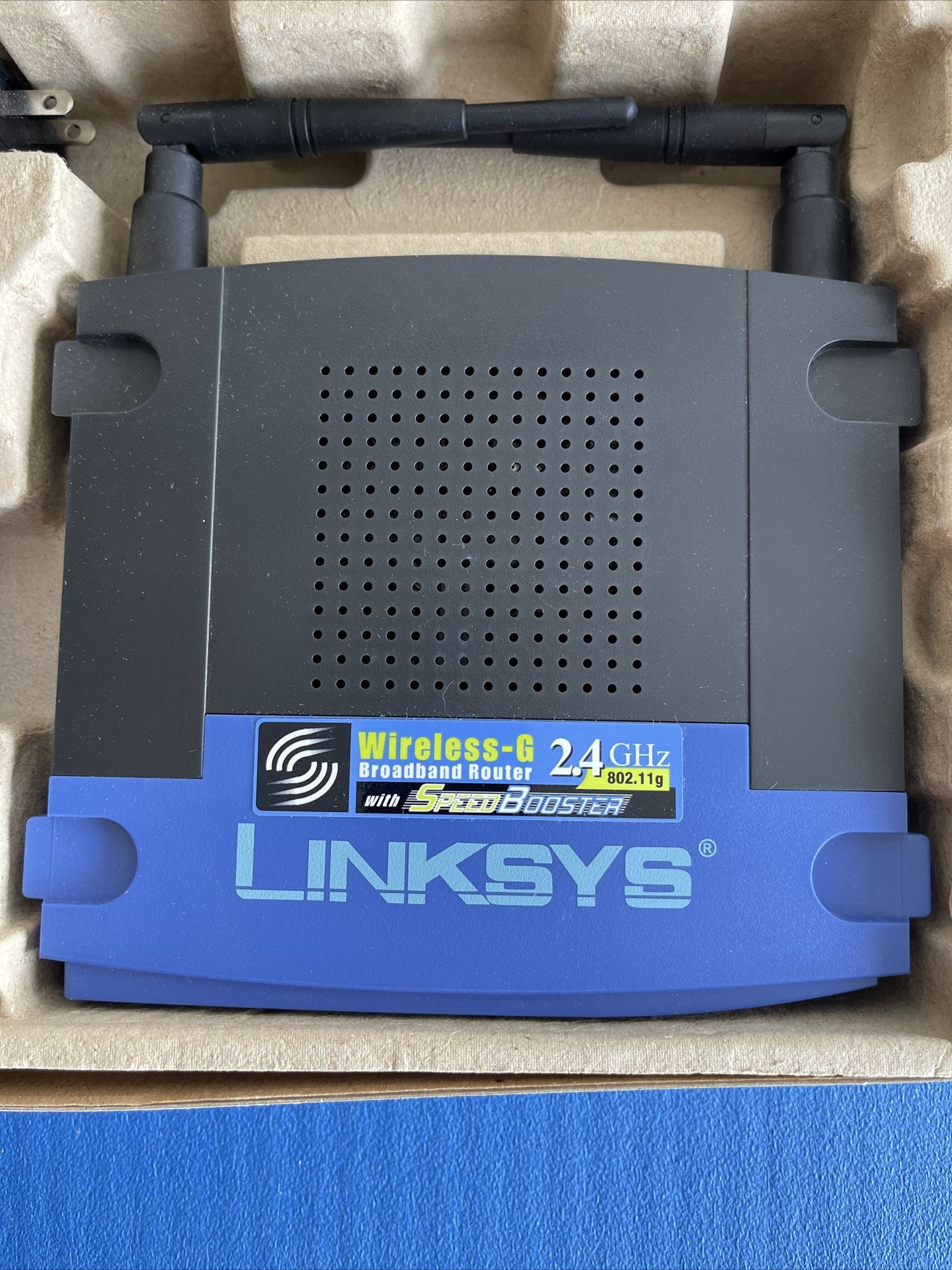 LINKSYS WRT54GS 2.4 GHz 54 Mbps 10/100 Wireless Broadband Router