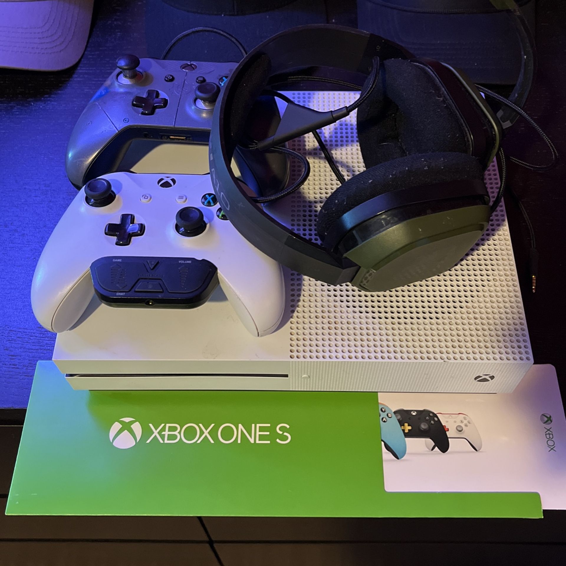 Xbox One S, everything included, 1Tb