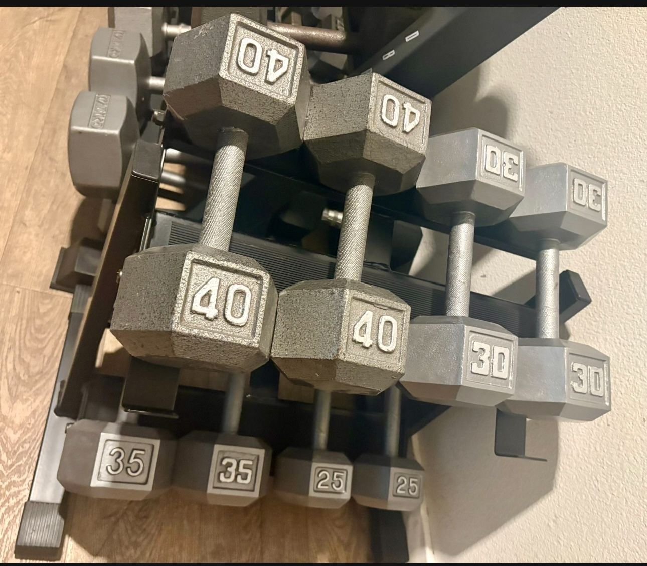 Set Of Heavy Hex Cast Iron Dumbbells  In NEW CONDITION Total: 260 lbs (NO  RACK)
