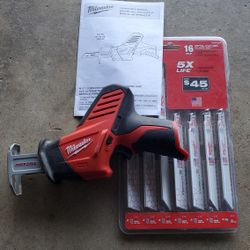 Milwaukee M12 Saw