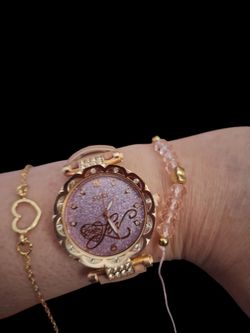 New women's pink quartz watch