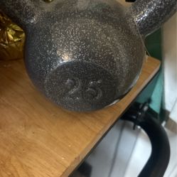 Kettle bell 25LBS.