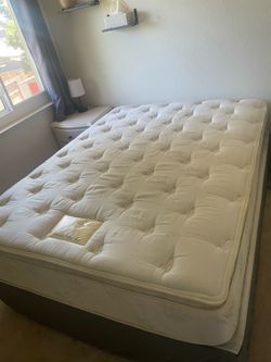 Queen mattress with base structure