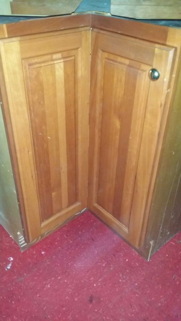 Base corner cabinet