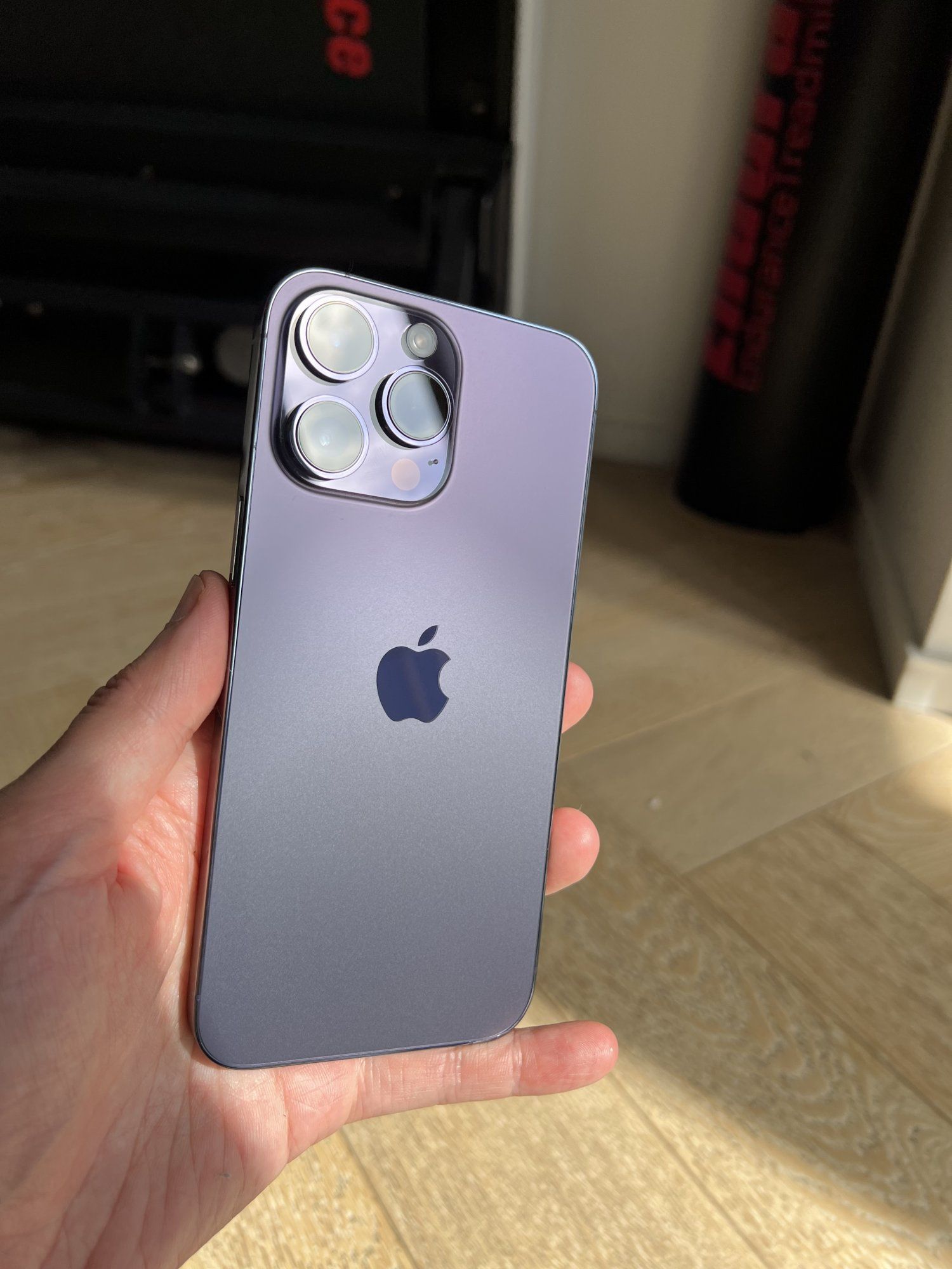 iPhone 14 Pro Max (128GB) in stunning Deep Purple