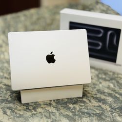 M5 Chip 24GB Memory 1TB SSD 14 Inch Apple MacBook Pro