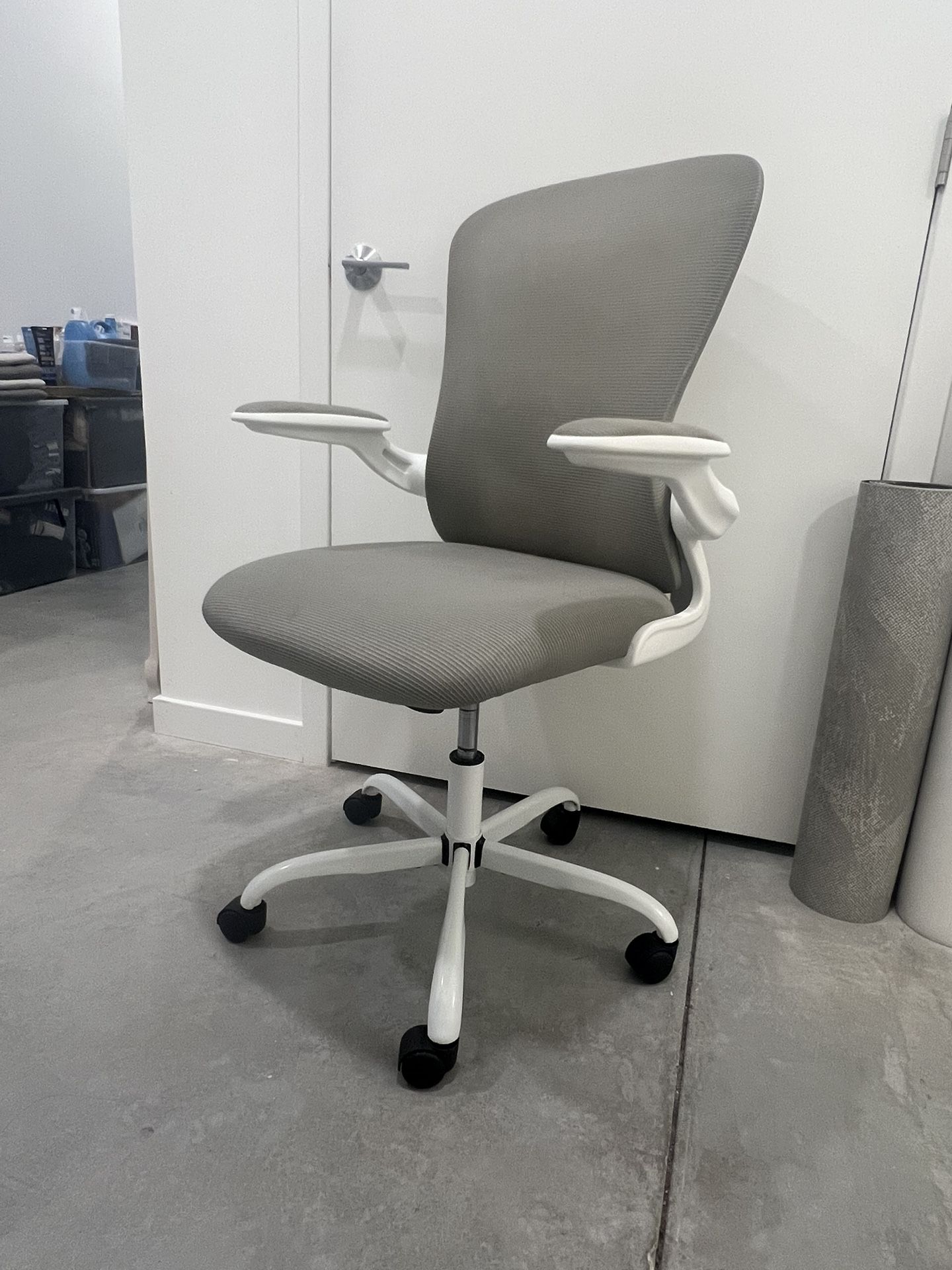 Ergonimic Chair (MOVE-OUT***)