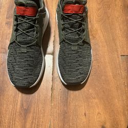 Adidas Size 7 Like New