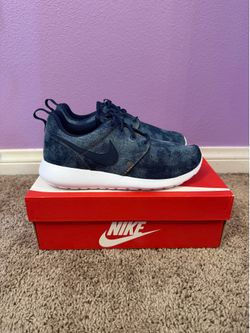 NIKE ROSCHE ONE SNEAKERS (BNWT)