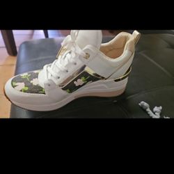 Michael Kors  NEW Women 6