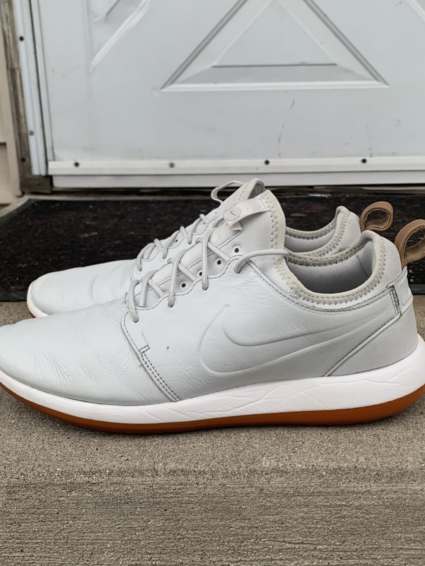 NIKE ROSHE TWO PREMIUM LEATHER ROSHERUN OFF WHITE NSW