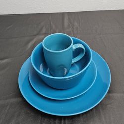 Blue Dish Set – Plates, Bowls & Mugs (17 Pieces Total)