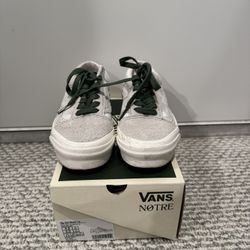 Notre Vans Size 4 