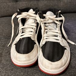  Wmns Air Jordan 1 Mid SE Utility 'White Black Gym Red'