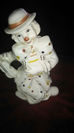 LAUGHING CLOWN FIGURINE