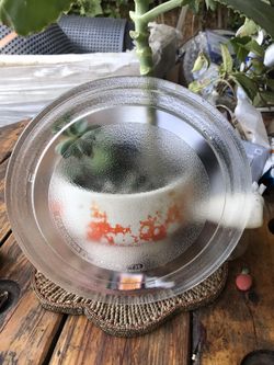 Es un plato para microonda es vidrio por 1dollares