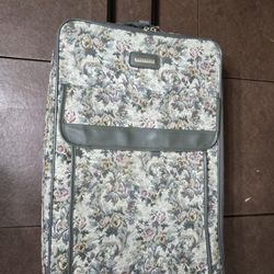 VINTAGE! Galleria Floral tapestry rolling luggage/traveling bag/suitcase