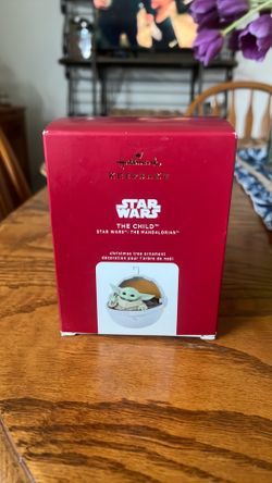 Hallmark keepsake ornament Star Wars  the child